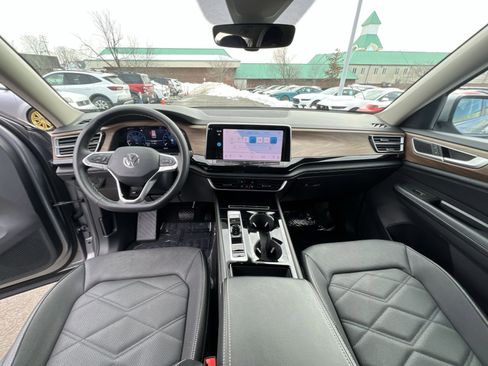 Used 2024 Volkswagen Atlas SE image 22