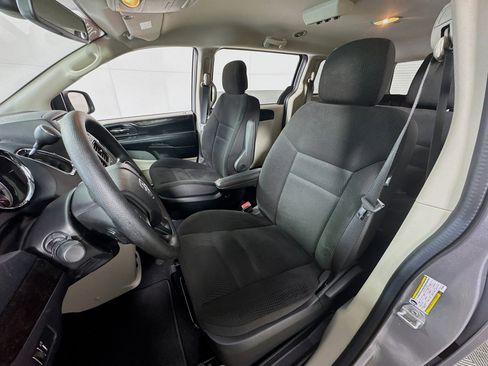 Used 2019 Dodge Grand Caravan SE image 13