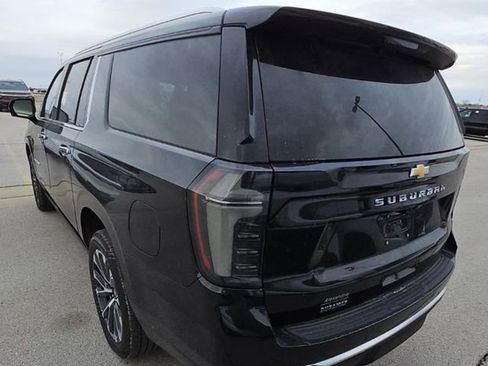 Used 2025 Chevrolet Suburban High Country image 4