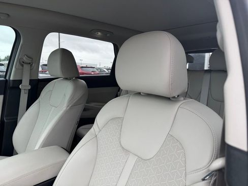 Used 2023 Kia Sorento S w/ Panoramic Sunroof Package AWD/4WD image 11