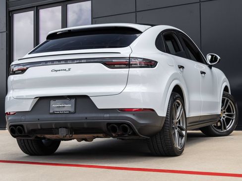 Certified 2023 Porsche Cayenne S AWD/4WD image 11