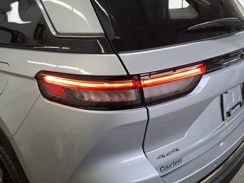 Certified 2024 Jeep Grand Cherokee Limited image 36