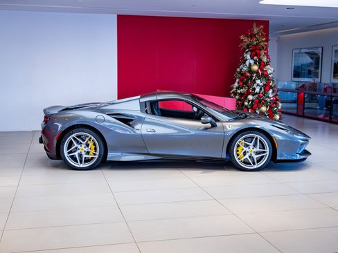 Used 2022 Ferrari F8 Tributo image 32