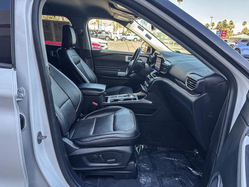 Used 2022 Ford Explorer Limited w/ Equipment Group 301A RWD image 19