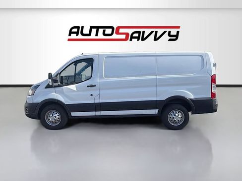 Used 2023 Ford Transit 250 Low Roof AWD image 4