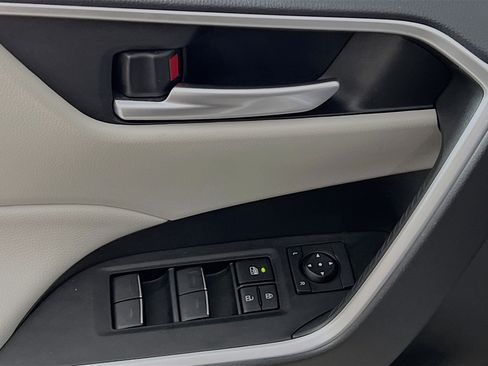 Used 2025 Toyota RAV4 XLE w/ Convenience Package FWD image 17