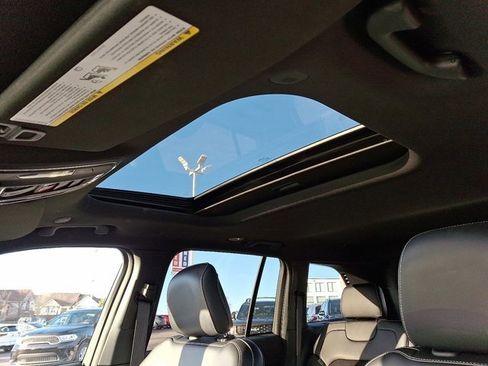 Certified 2024 Jeep Grand Cherokee Altitude image 17