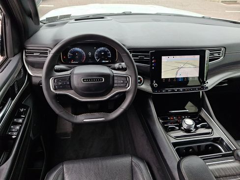 Used 2024 Jeep Wagoneer Series III AWD/4WD image 12