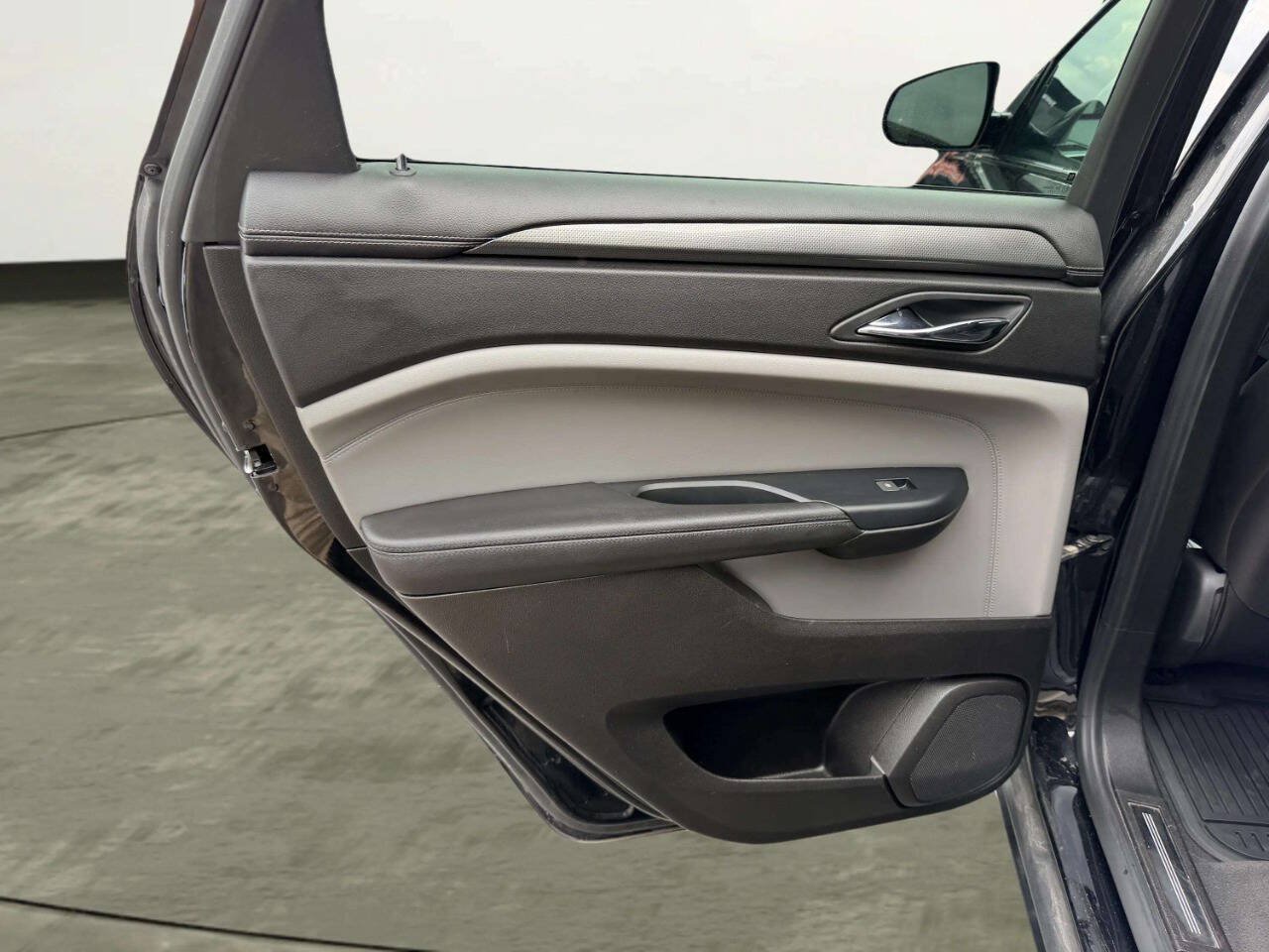 Used 2011 Cadillac SRX 2WD image 19
