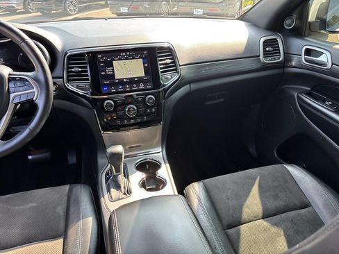Used 2019 Jeep Grand Cherokee Altitude AWD/4WD image 12