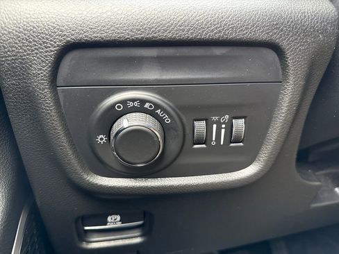 Used 2022 Jeep Grand Cherokee Laredo w/ Luxury Tech Group I image 29