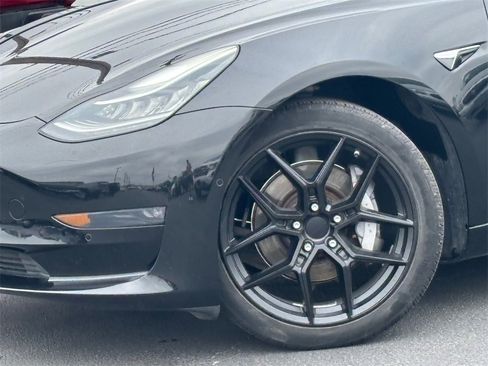 Used 2018 Tesla Model 3 Mid Range image 3