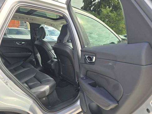 Used 2022 Volvo XC60 B5 Momentum w/ Advanced Package AWD/4WD image 13