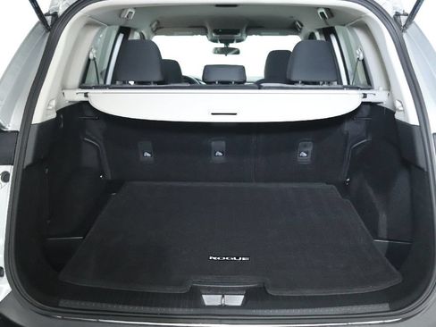 Certified 2022 Nissan Rogue SV FWD image 28