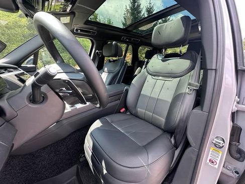 Used 2025 Land Rover Range Rover SV AWD/4WD image 13