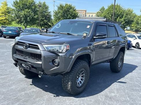 Used 2020 Toyota 4Runner Venture w/ Moonroof Package AWD/4WD image 8