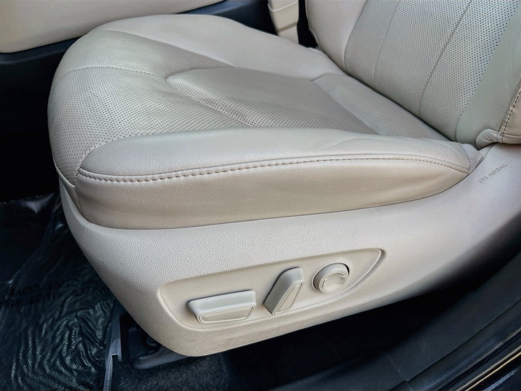 Used 2024 Toyota Highlander Limited FWD image 18