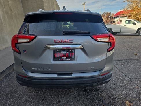 Used 2023 GMC Terrain SLE w/ Driver Convenience Package image 9