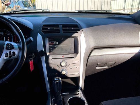 Used 2015 Ford Explorer XLT w/ Equipment Group 202A image 6