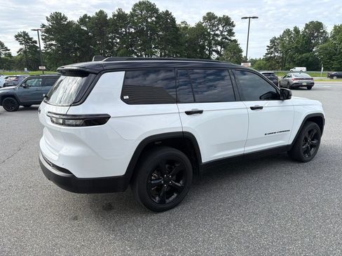 Used 2023 Jeep Grand Cherokee L Laredo RWD image 10