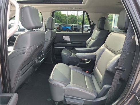Used 2025 Ford Expedition Active AWD/4WD image 10