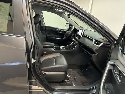 Used 2023 Toyota RAV4 XLE Premium image 39