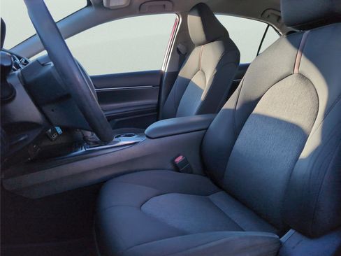 Used 2020 Toyota Camry LE image 12