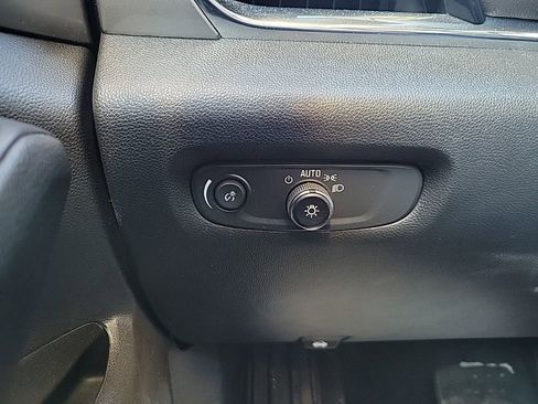 Used 2023 Chevrolet Traverse LT image 24