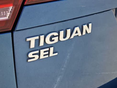 Used 2018 Volkswagen Tiguan SEL FWD image 11