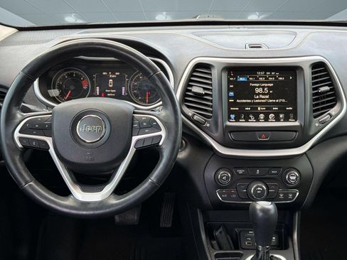 Used 2018 Jeep Cherokee Latitude Plus FWD image 27