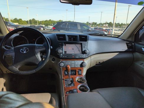 Used 2010 Toyota Highlander Limited AWD/4WD image 12