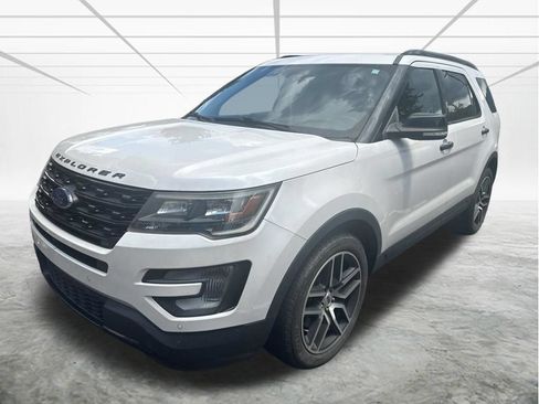 Used 2017 Ford Explorer Sport w/ Equipment Group 401A AWD/4WD image 3