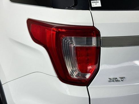 Used 2017 Ford Explorer XLT w/ Equipment Group 202A FWD image 40