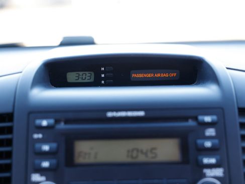 Used 2006 Kia Sedona LX image 33