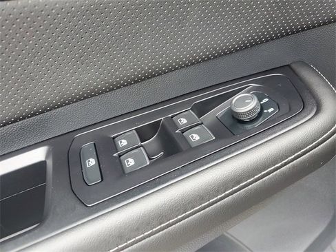 Certified 2025 Volkswagen Atlas Cross Sport SE image 21