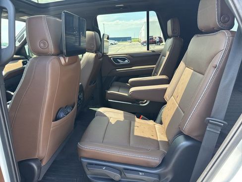 Used 2022 Chevrolet Tahoe High Country w/ Premium Package AWD/4WD image 11