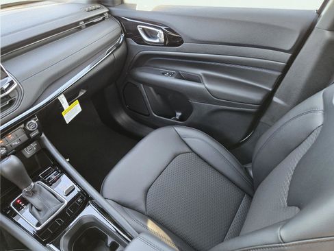 New 2026 Jeep Compass Latitude image 19