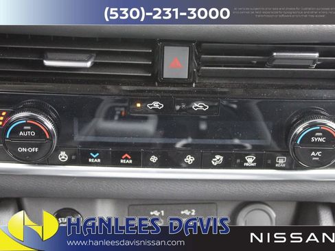 Used 2024 Nissan Rogue SL w/ SL Premium Package image 11