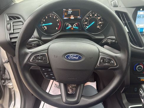 Used 2019 Ford Escape SE image 19