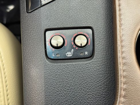 Used 2013 Toyota Avalon XLE image 21