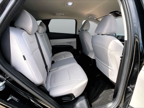 Certified 2025 Hyundai Tucson SE FWD image 19