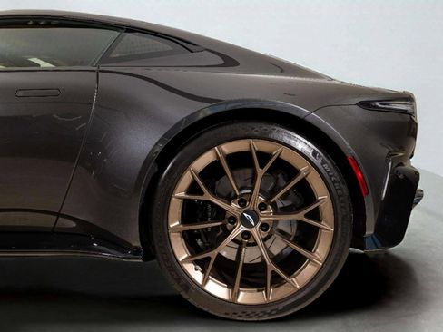 Used 2025 Aston Martin V8 Vantage Coupe image 11