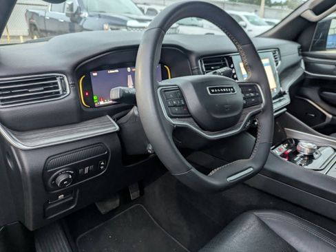 Used 2024 Jeep Wagoneer Series II image 40
