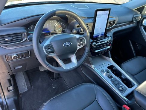 Certified 2023 Ford Explorer Limited w/ Limited Technology Package image 17