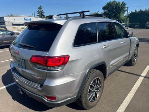 Used 2017 Jeep Grand Cherokee Trailhawk w/ Trailhawk Luxury Group AWD/4WD image 3