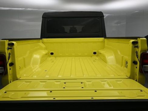 Used 2023 Jeep Gladiator Mojave AWD/4WD image 18