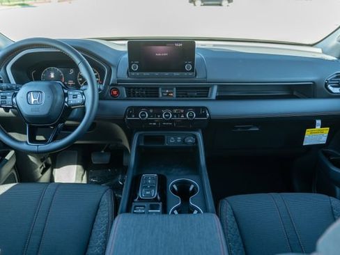 Used 2025 Honda Pilot Sport image 14