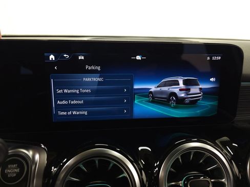 Used 2024 Mercedes-Benz GLB 250 4MATIC image 30