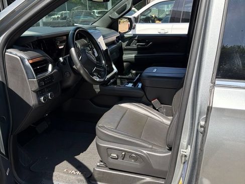 Used 2025 GMC Yukon XL Denali AWD/4WD image 10
