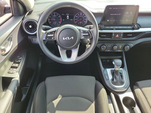 Used 2022 Kia Forte LXS w/ LXS Technology Package FWD image 4